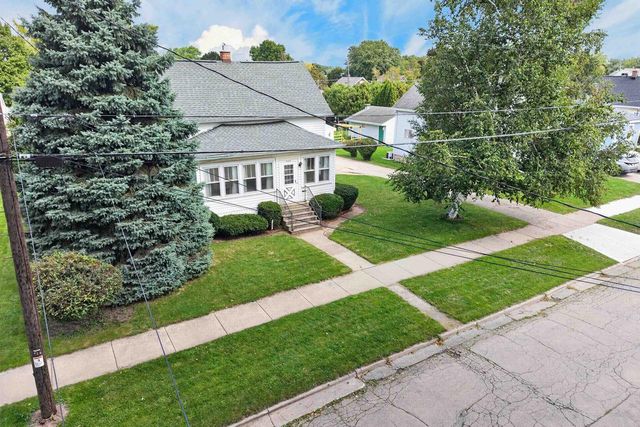 1126 W 6th Avenue, Oshkosh, WI 54902