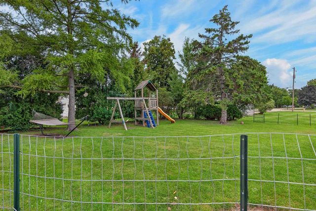 1126 W 6th Avenue, Oshkosh, WI 54902