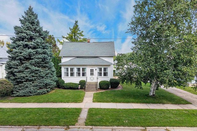1126 W 6th Avenue, Oshkosh, WI 54902
