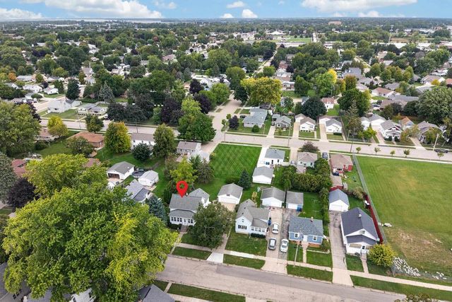 1126 W 6th Avenue, Oshkosh, WI 54902