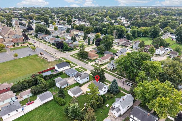 1126 W 6th Avenue, Oshkosh, WI 54902