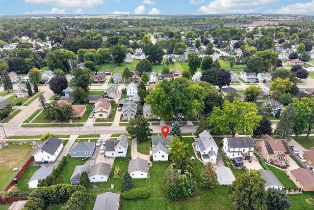 1126 W 6th Avenue, Oshkosh, WI 54902