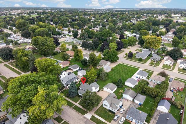 1126 W 6th Avenue, Oshkosh, WI 54902