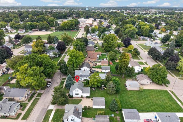 1126 W 6th Avenue, Oshkosh, WI 54902