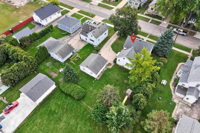 1126 W 6th Avenue, Oshkosh, WI 54902