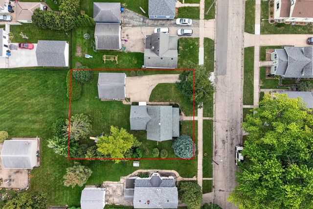 1126 W 6th Avenue, Oshkosh, WI 54902