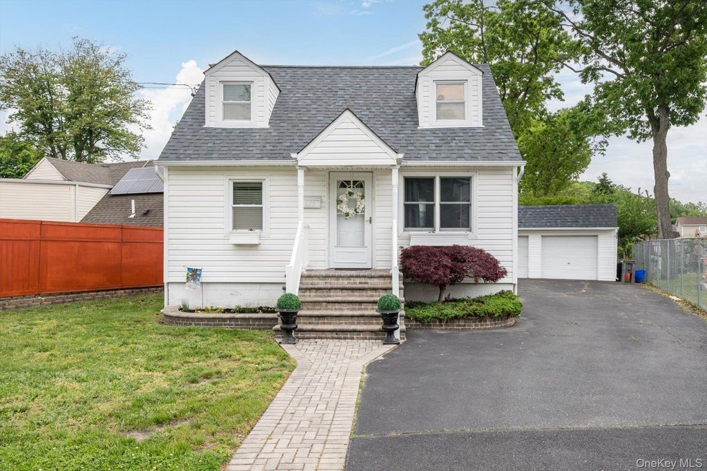 675 Little East Neck Road, West Babylon, NY 11704