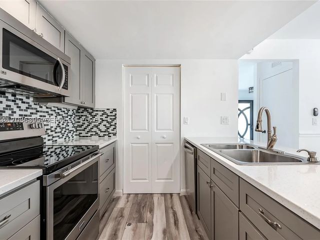 5800 Rambler Rose Way, West Palm Beach, FL 33415