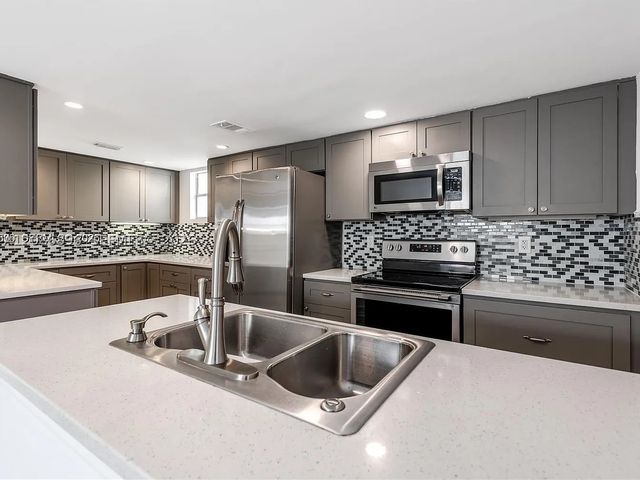 5800 Rambler Rose Way, West Palm Beach, FL 33415