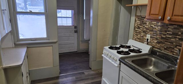 823 Glenwood Street, Waterloo, IA 50703