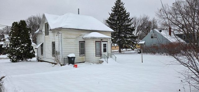 823 Glenwood Street, Waterloo, IA 50703