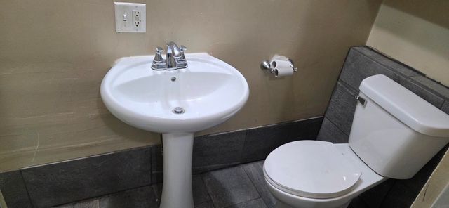 823 Glenwood Street, Waterloo, IA 50703