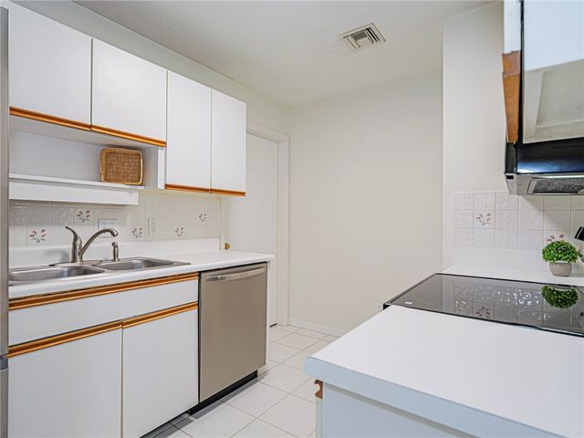 221 Park Shores Circle 221E, Vero Beach, FL 32963