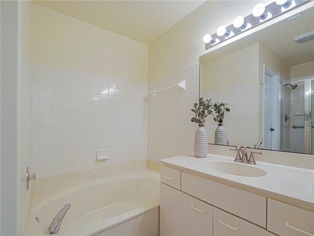 221 Park Shores Circle 221E, Vero Beach, FL 32963