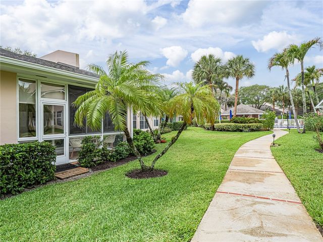 221 Park Shores Circle 221E, Vero Beach, FL 32963