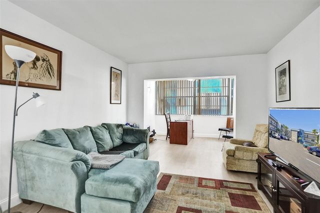 3120 Holiday Springs Boulevard 106, Margate, FL 33063