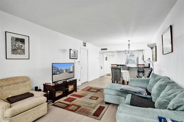 3120 Holiday Springs Boulevard 106, Margate, FL 33063