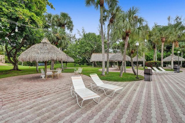 3120 Holiday Springs Boulevard 106, Margate, FL 33063