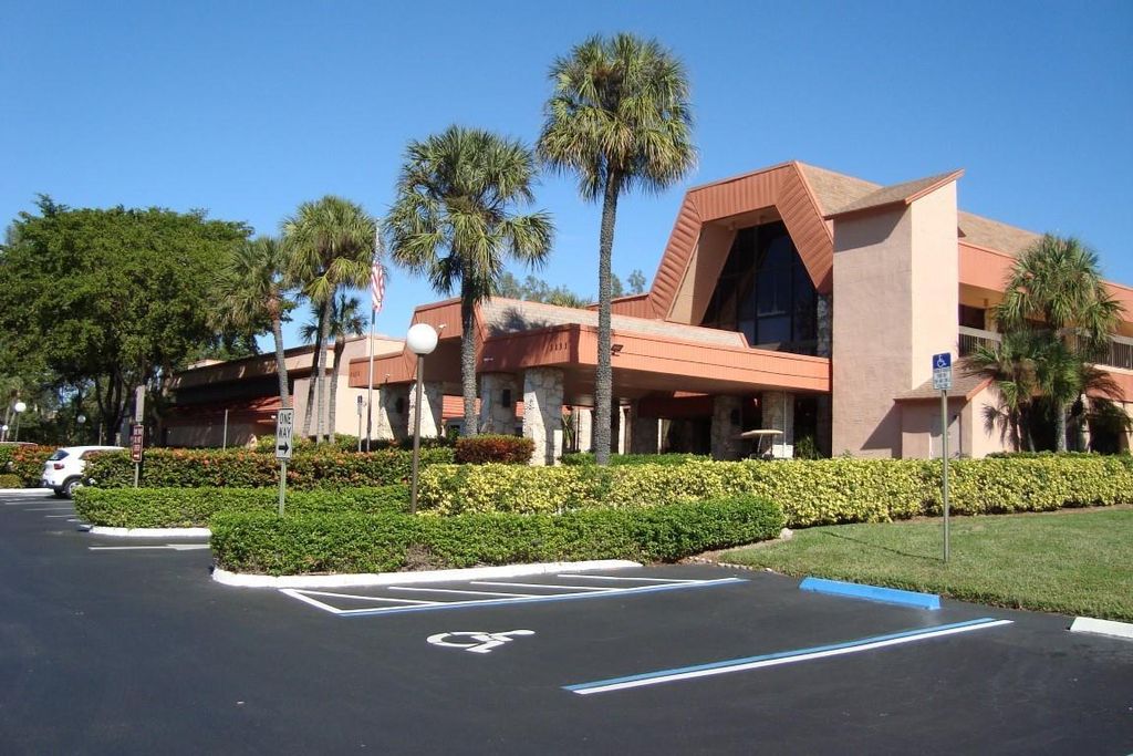 3120 Holiday Springs Boulevard 106, Margate, FL 33063