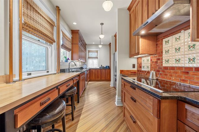 619 N Linn St., Iowa City, IA 52245