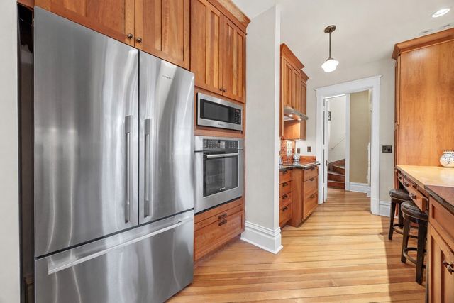 619 N Linn St., Iowa City, IA 52245