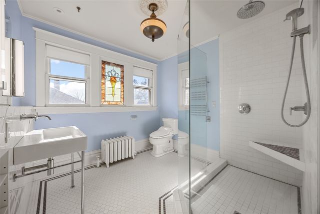 619 N Linn St., Iowa City, IA 52245