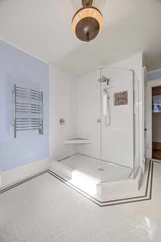 619 N Linn St., Iowa City, IA 52245