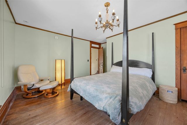 619 N Linn St., Iowa City, IA 52245