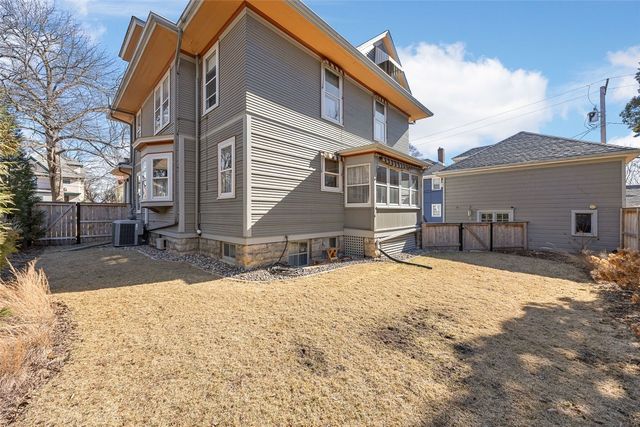 619 N Linn St., Iowa City, IA 52245