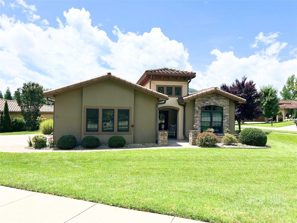 4 Pacifico Drive, Asheville, NC 28806