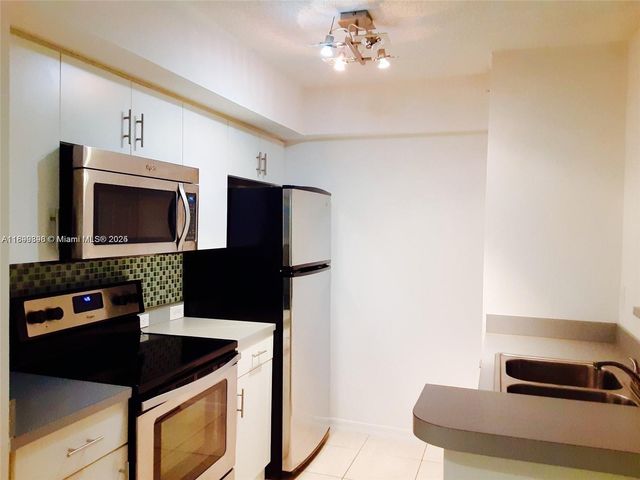 620 SW 111th Ave 104, Pembroke Pines, FL 33025