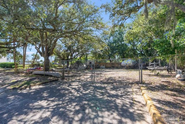 200 Pensacola Beach Rd D2, Gulf Breeze, FL 32561