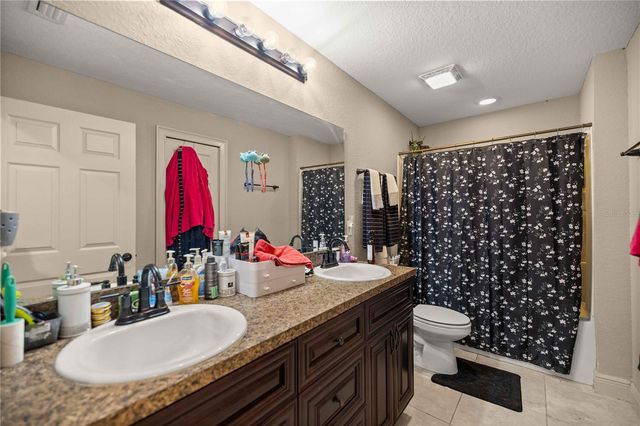 162 GUAVA TERRACE, Ocklawaha, FL 32179