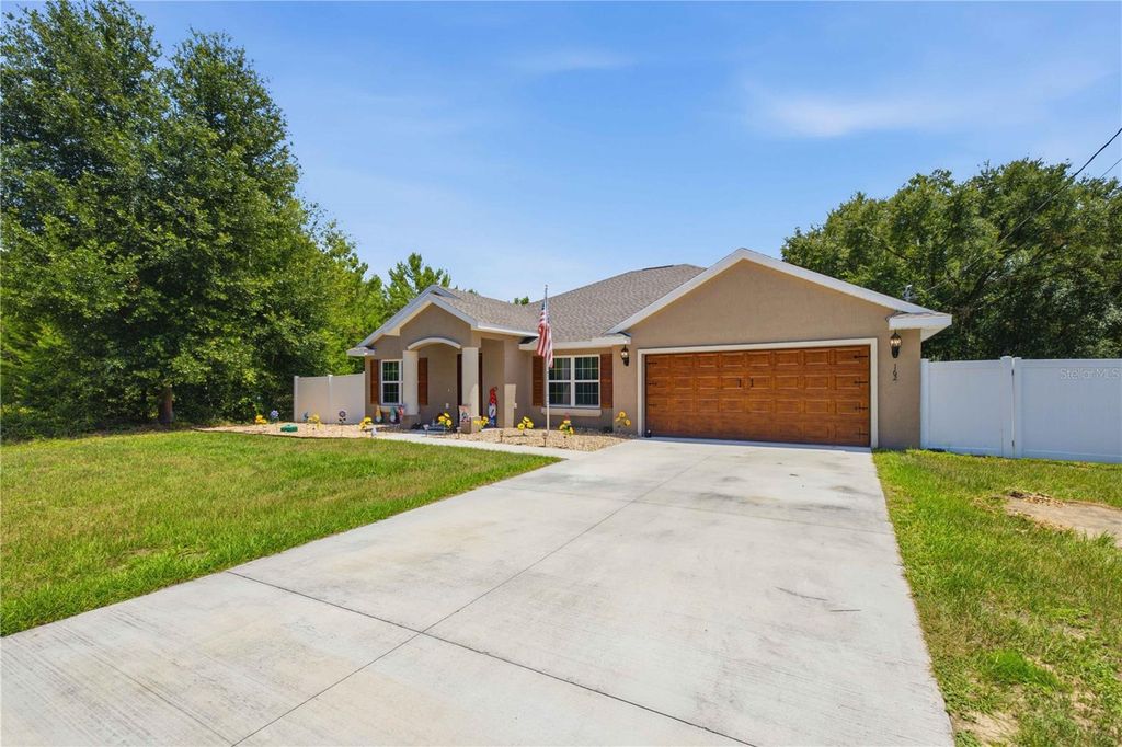162 GUAVA TERRACE, Ocklawaha, FL 32179