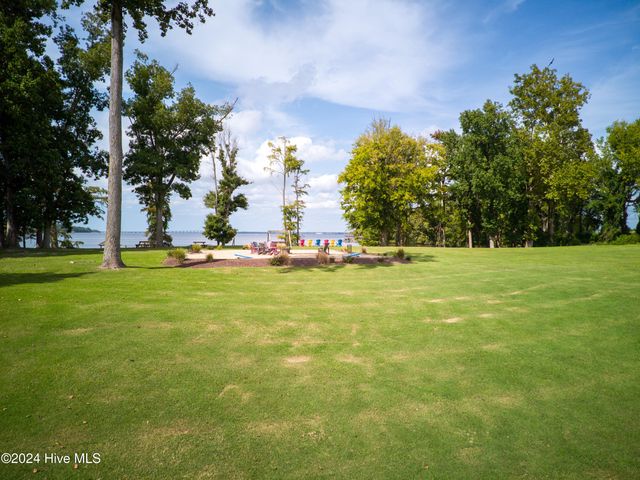 138 E Royal Way, Merry Hill, NC 27957