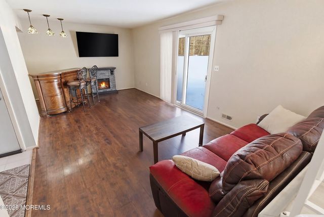 7 Colonial Court, Howell, NJ 07731