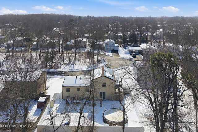 7 Colonial Court, Howell, NJ 07731