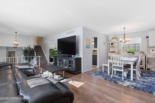 7 Colonial Court, Howell, NJ 07731