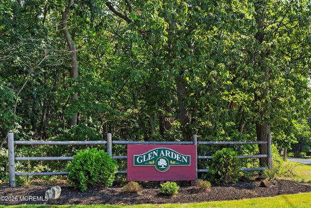 7 Colonial Court, Howell, NJ 07731