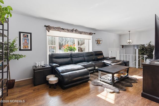 7 Colonial Court, Howell, NJ 07731