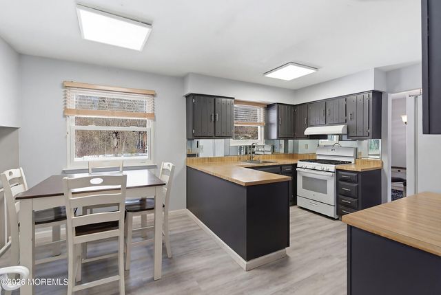 7 Colonial Court, Howell, NJ 07731