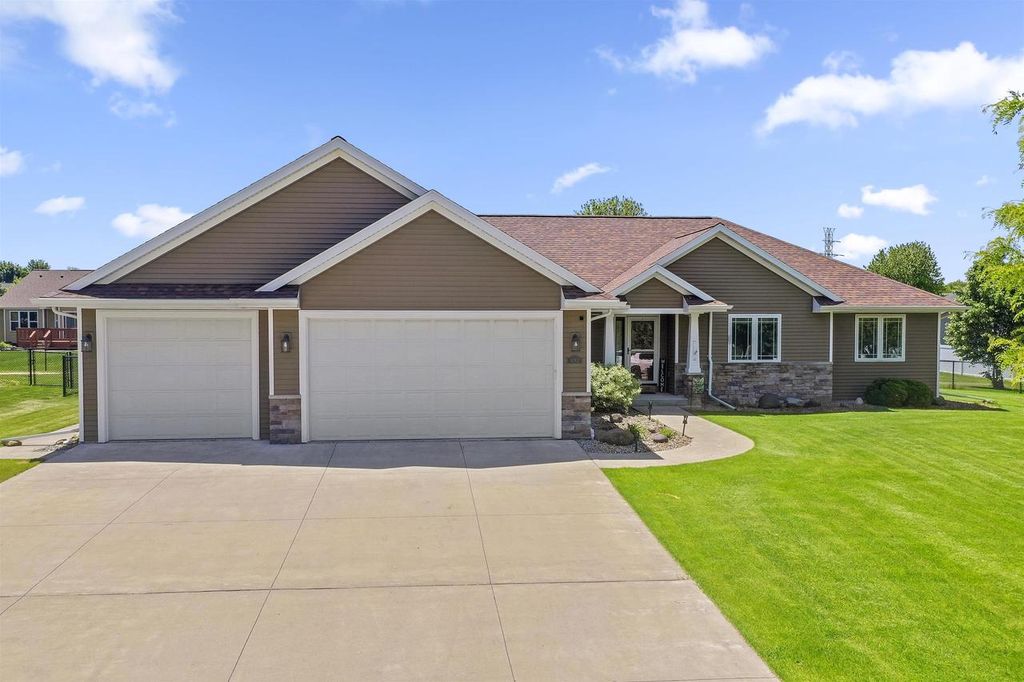 N1903 SWANEE CIRCLE, Greenville, WI 54942