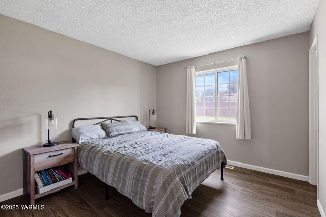 11 Suntides Blvd, Yakima, WA 98908