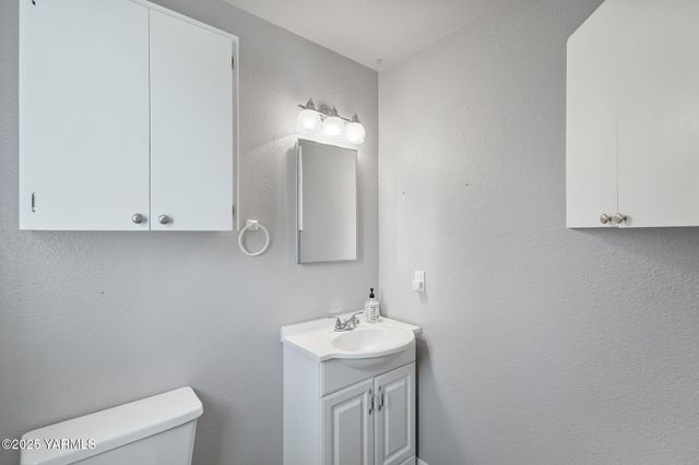 11 Suntides Blvd, Yakima, WA 98908