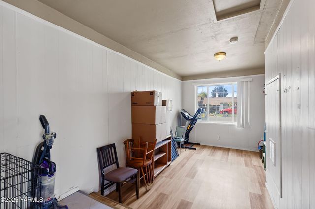 11 Suntides Blvd, Yakima, WA 98908