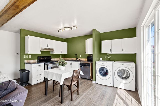 11 Suntides Blvd, Yakima, WA 98908