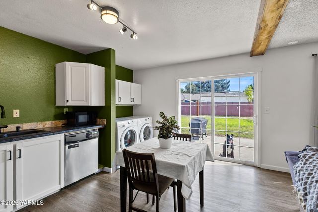 11 Suntides Blvd, Yakima, WA 98908