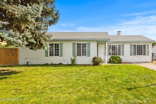 11 Suntides Blvd, Yakima, WA 98908
