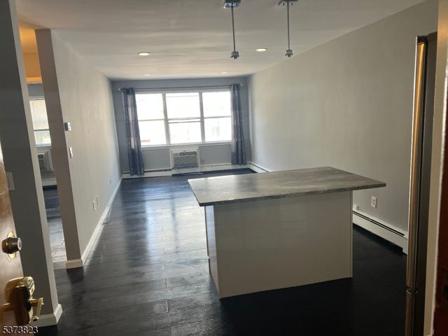 14 Hazard Pl 2G, Elizabeth City, NJ 07208