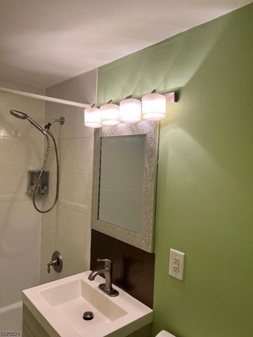 14 Hazard Pl 2G, Elizabeth City, NJ 07208